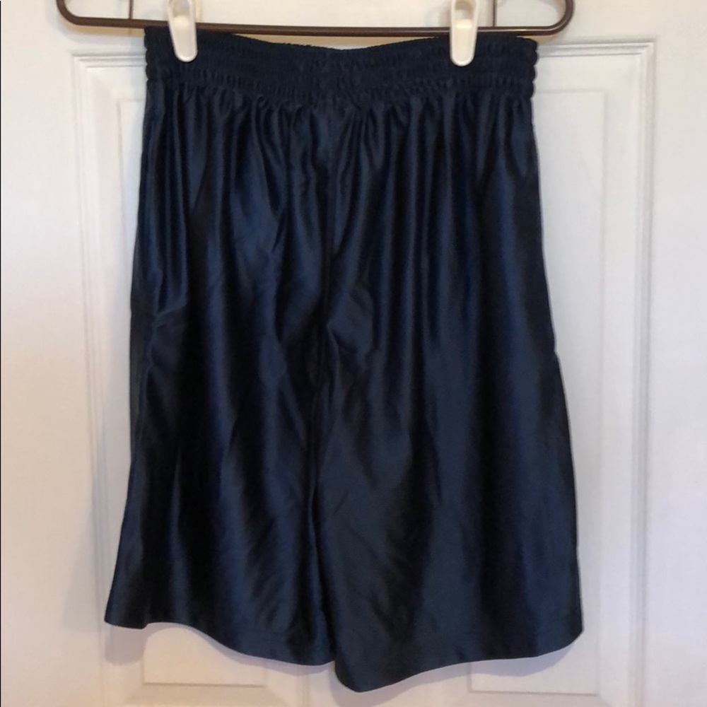 Men’s medium dazzle navy blue basketball shorts